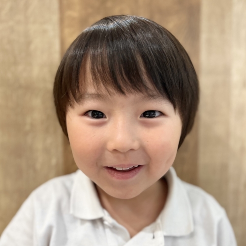 子供の髪型　長めのナチュラルショート