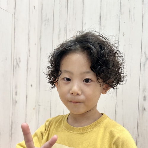 こどもの髪型　ツーブロスパイラル