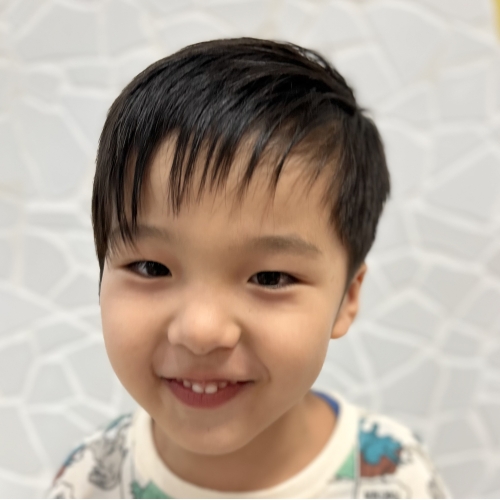 子どもの髪型　アシンメトリーショート