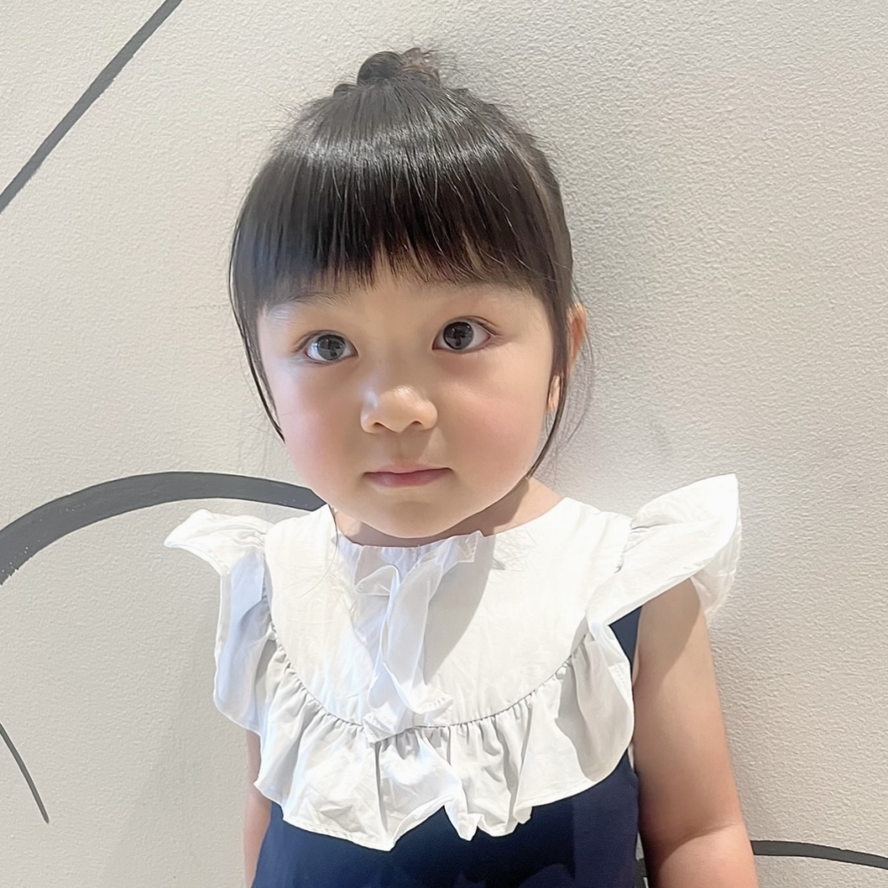こどもの髪型　ほんのりおくれ毛バング