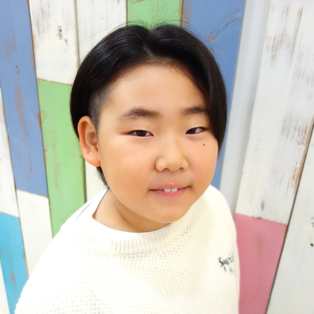 こどもの髪型　ショート風ツーブロ