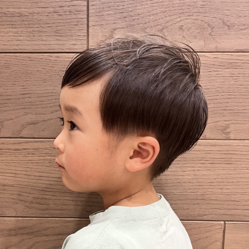 こどもの髪型　ナチュラルツーブロック