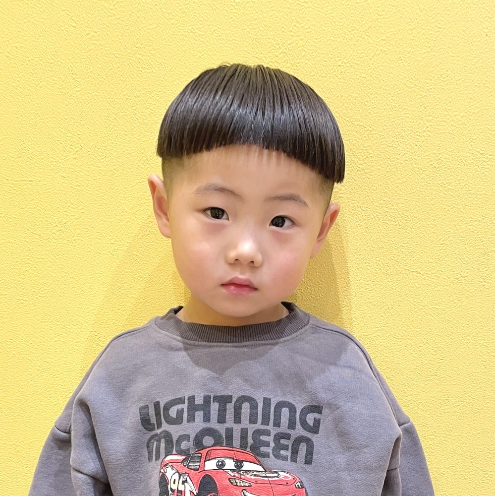 こどもの髪型　ぱっつんマッシュ