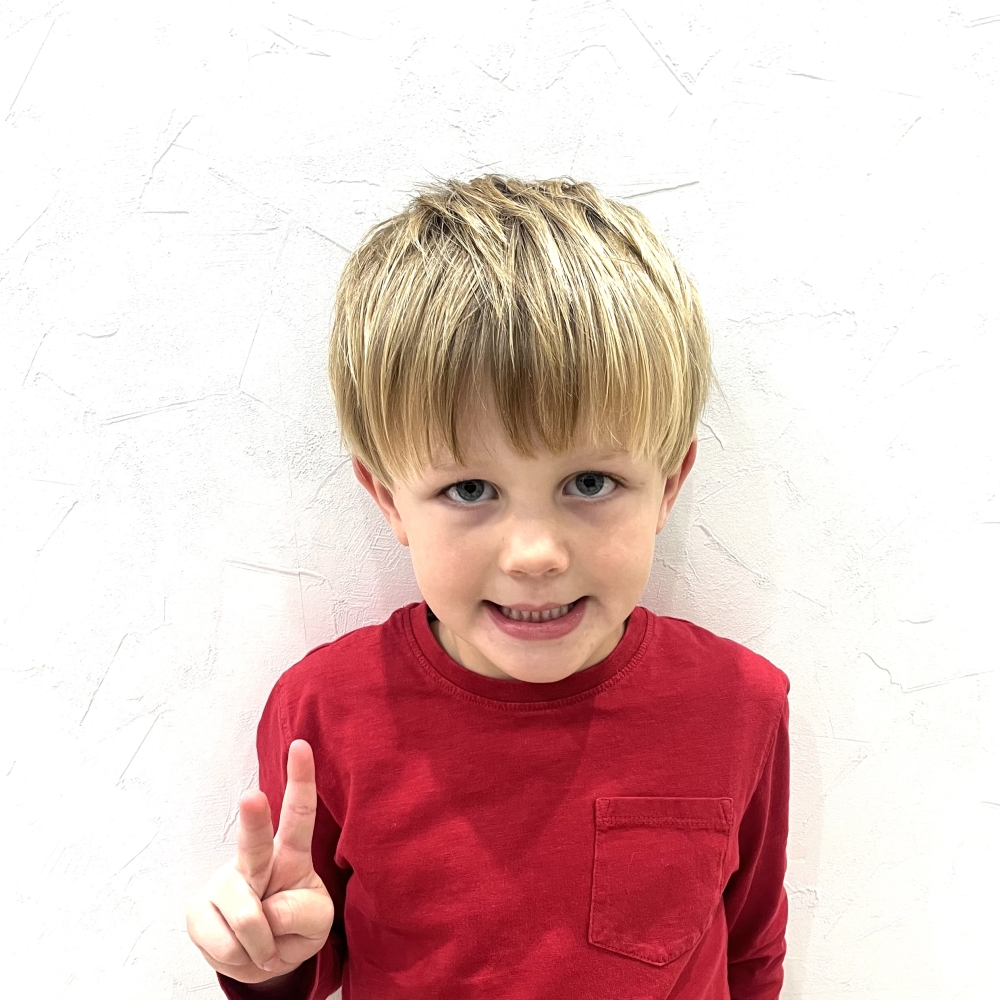 こどもの髪型　ツーブロックマッシュショート