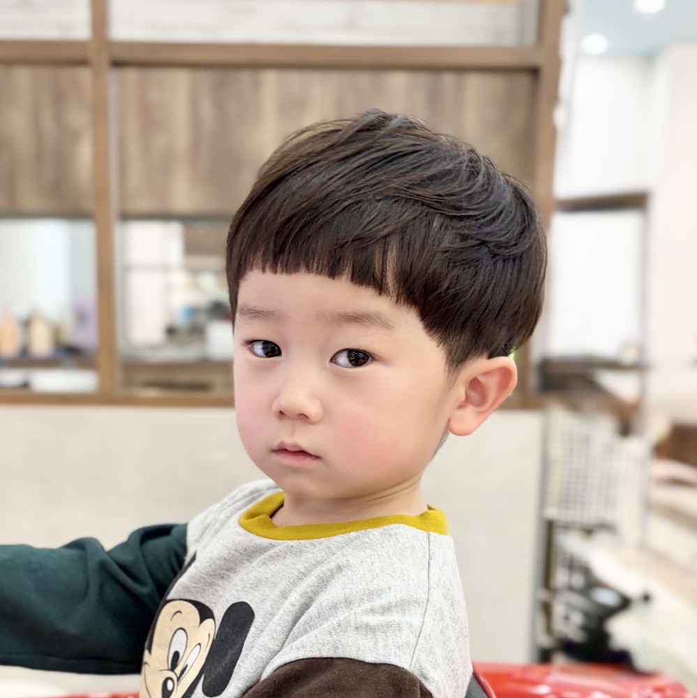 こどもの髪型　ぱっつんマッシュ