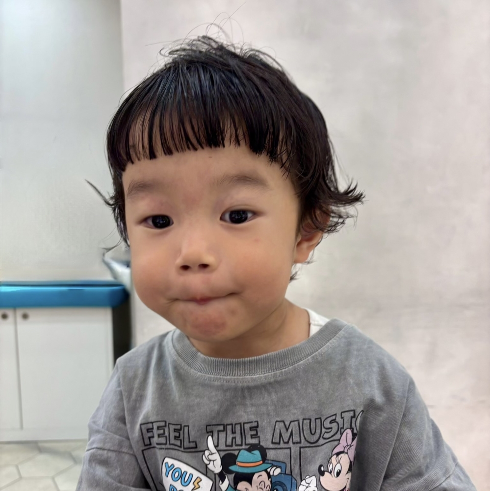 こどもの髪型　ぱっつんウルフ