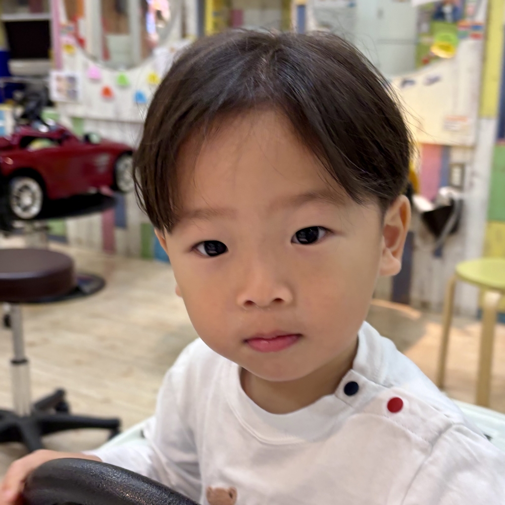 こどもの髪型　ナチュラルセンターパート