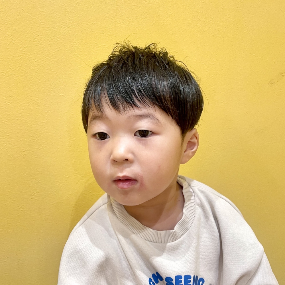 こどもの髪型　ナチュラルツーブロ