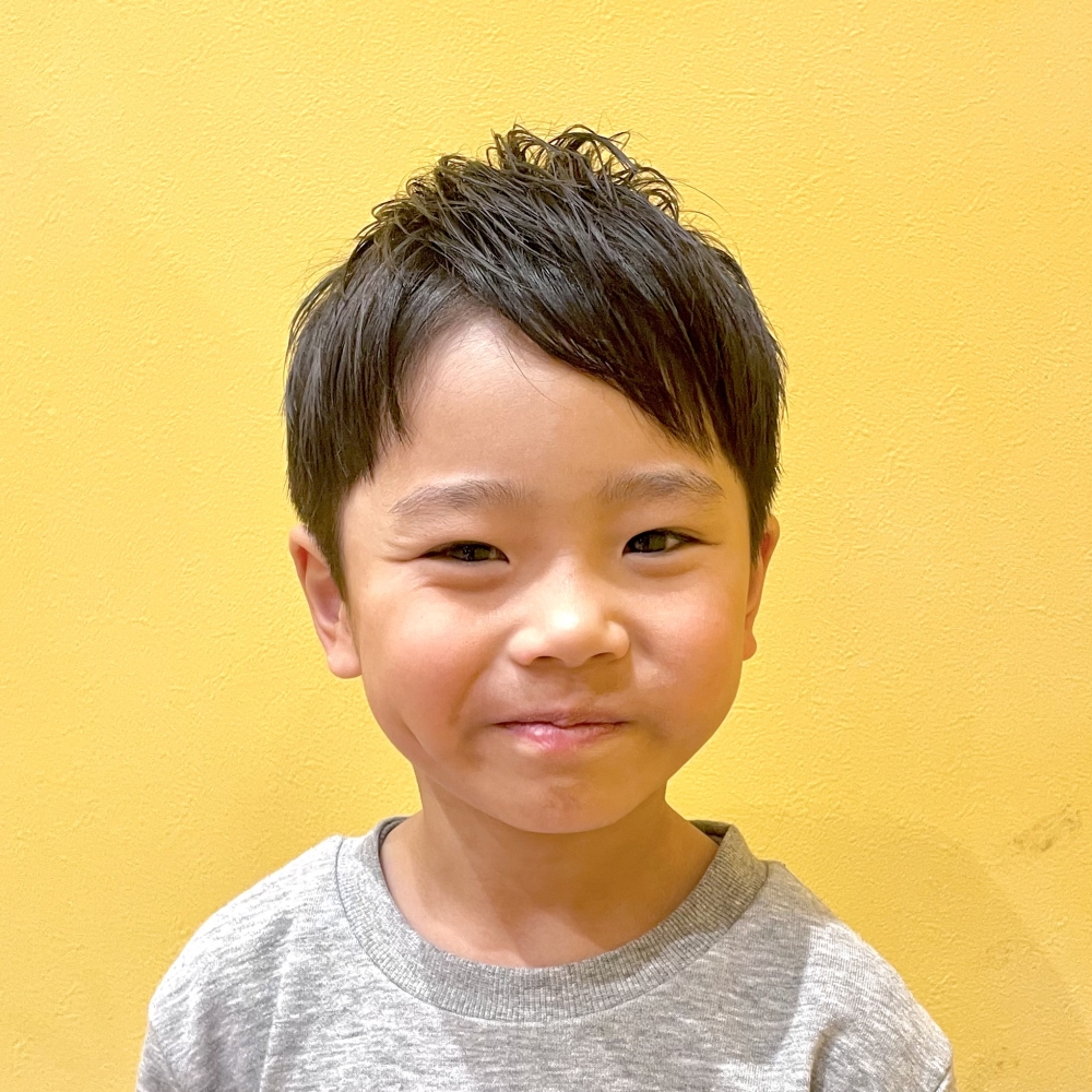 こどもの髪型　刈り上げショート