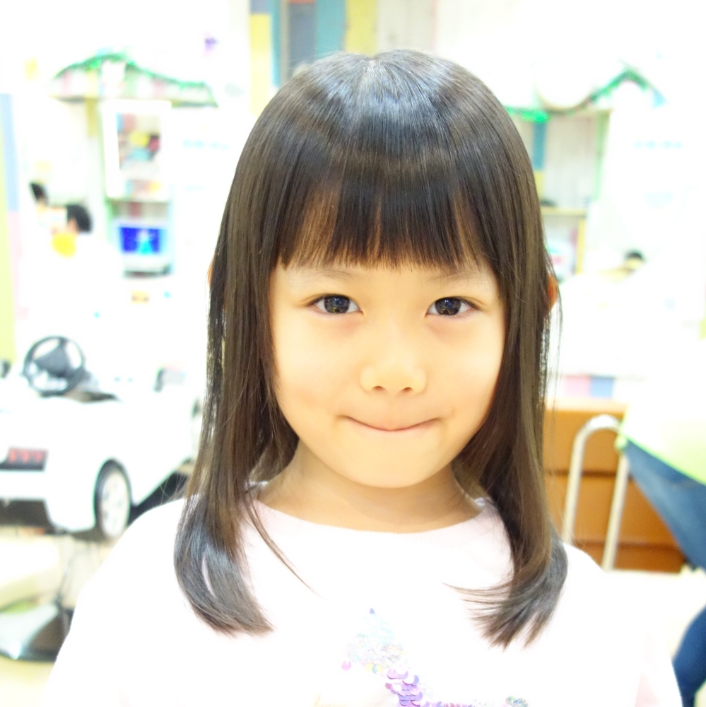 こどもの髪型　女の子さらさらロング