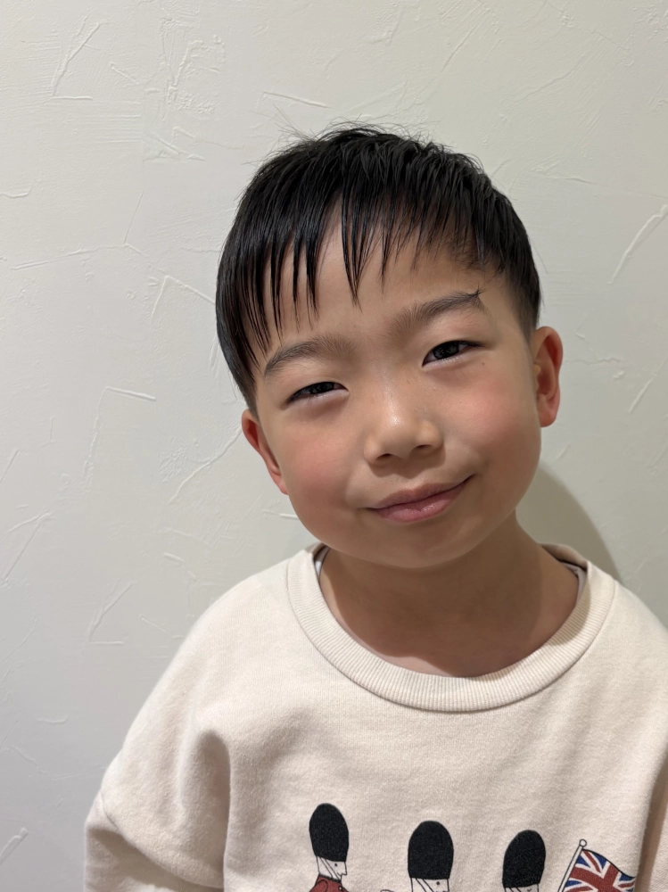 こどもの髪型　ツーブロックタイトショート