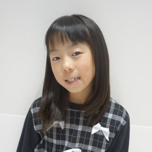 子供の髪型　サラサラロング