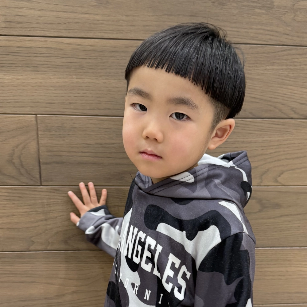 こどもの髪型　パッツンマッシュ