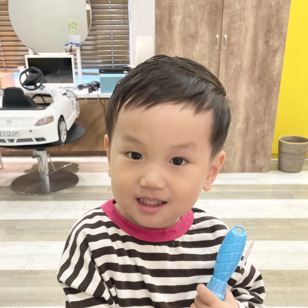 こどもの髪型　ナチュラルショート