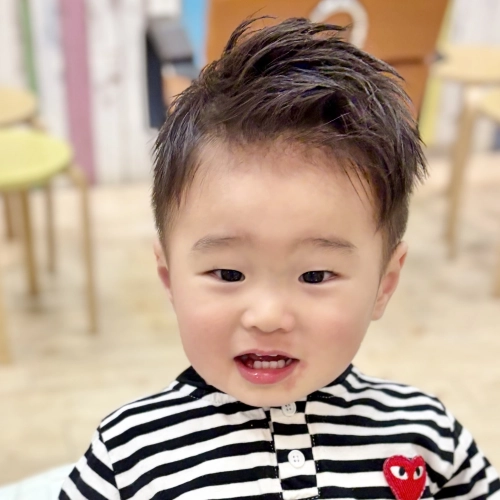 こどもの髪型　アップバング