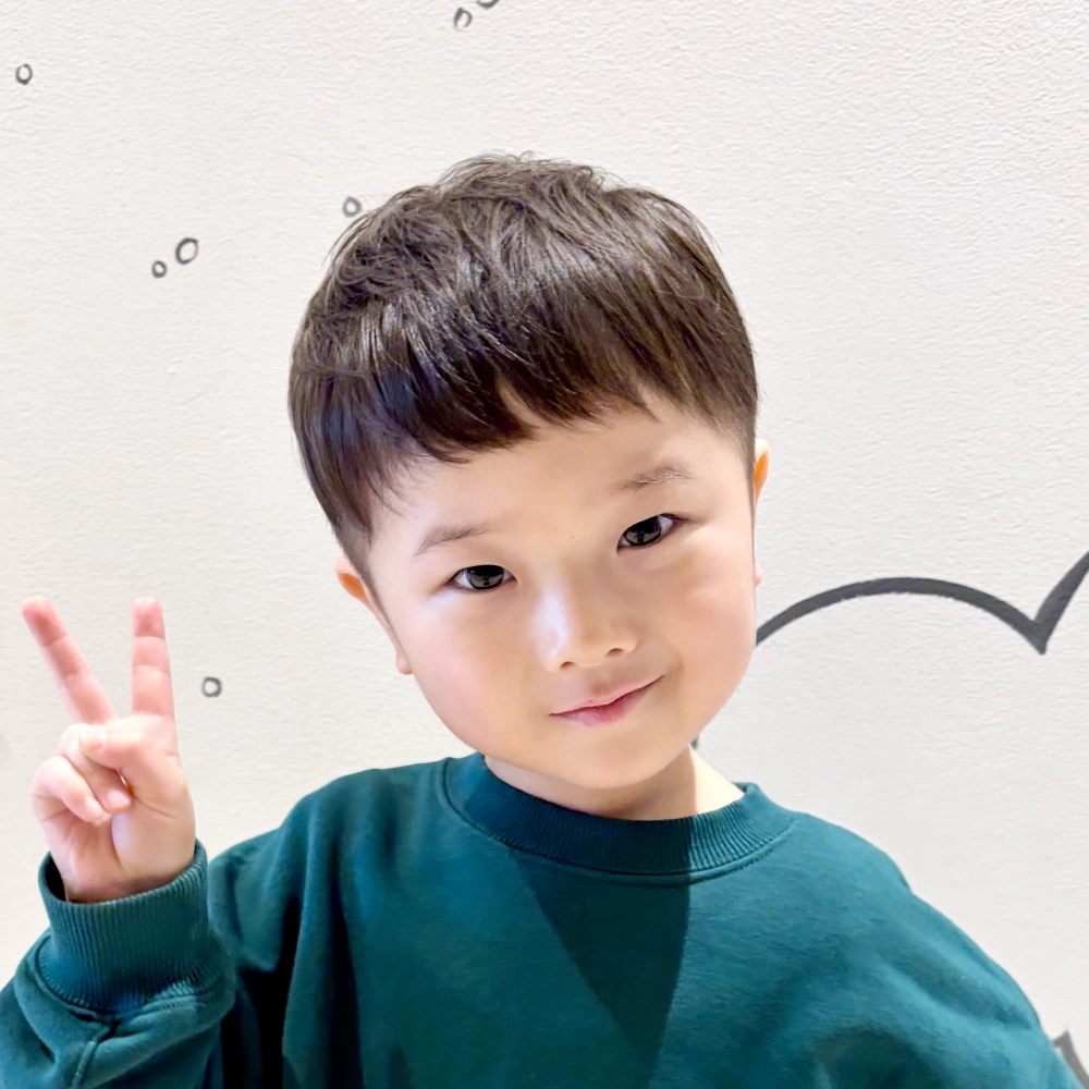 こどもの髪型　ナチュラルツーブロック