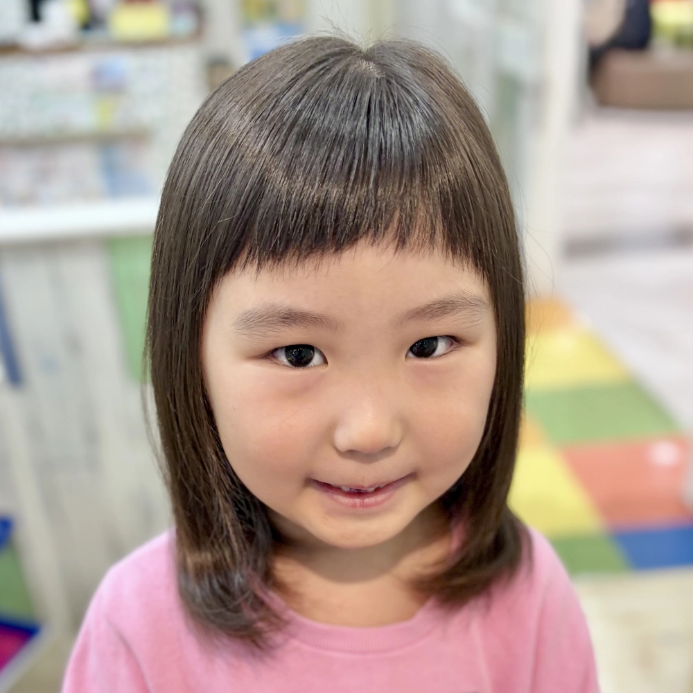 こどもの髪型　ショートバングミディ
