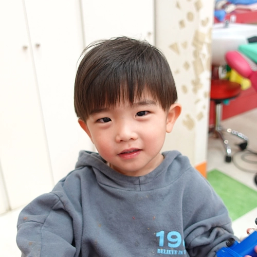 こどもの髪型　ツーブロマッシュ