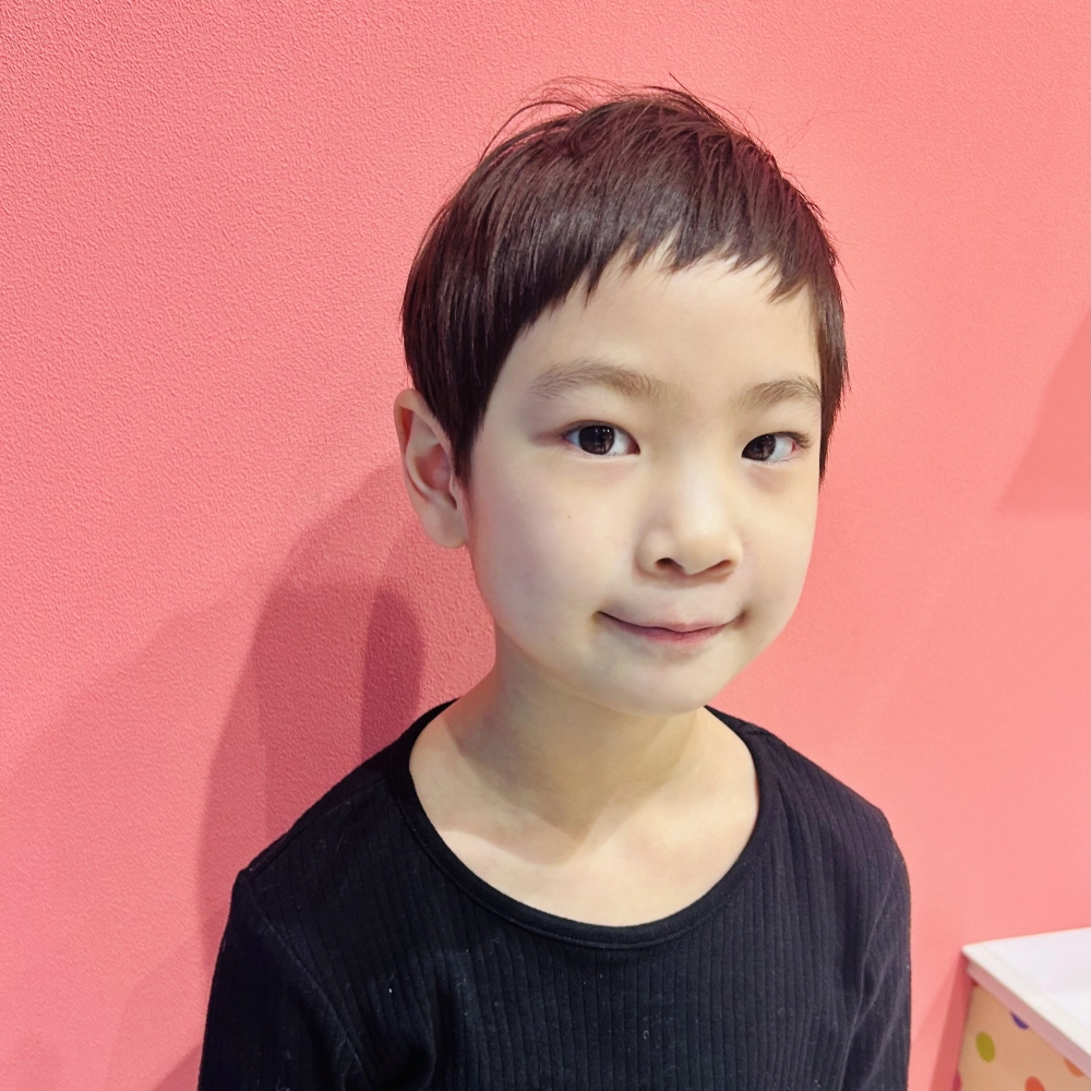 こどもの髪型　女の子ショート