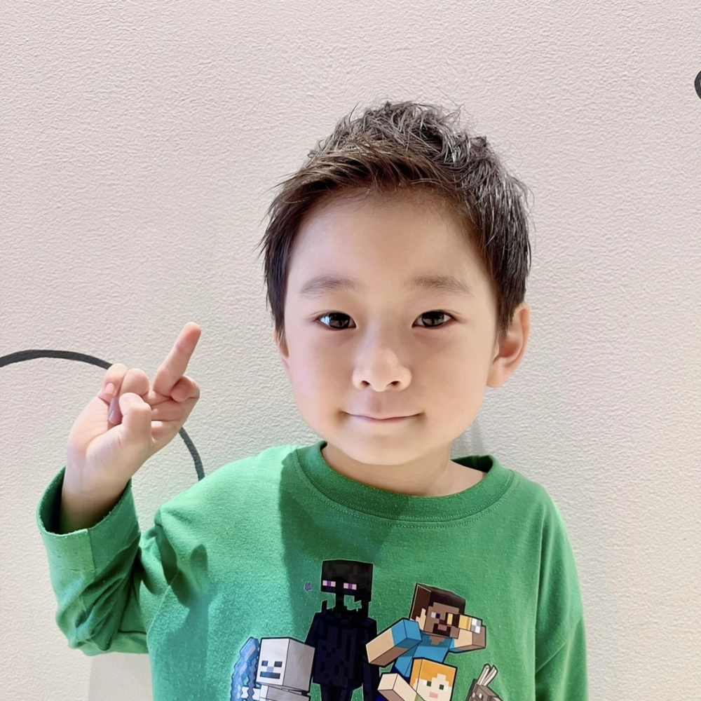 こどもの髪型　アップバング