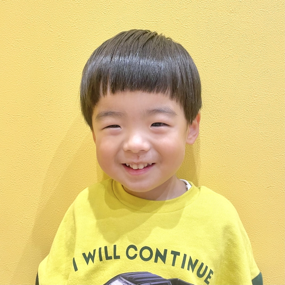 子どもの髪型　耳だしマッシュ