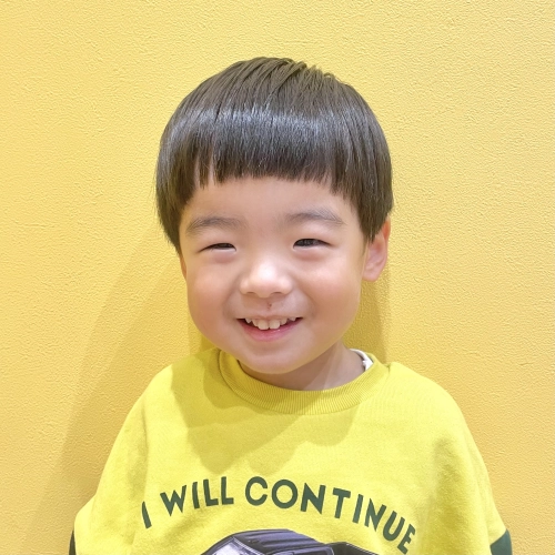 子どもの髪型　耳だしマッシュ