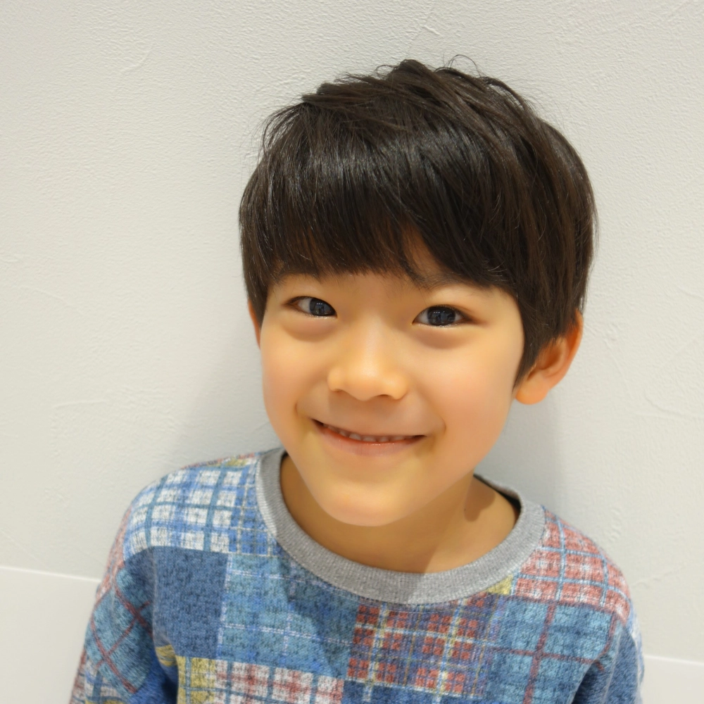 子供の髪型　ナチュラルマッシュ