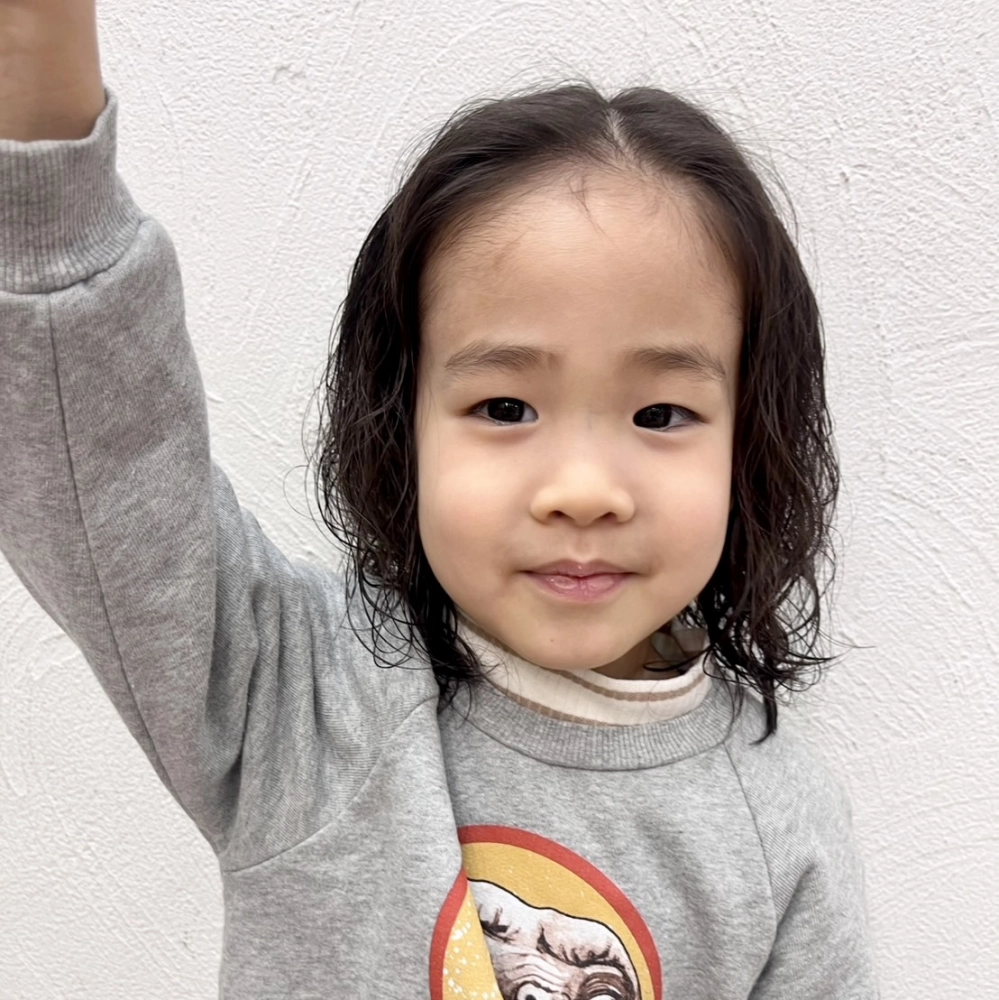 こどもの髪型　ミディアムパーマ