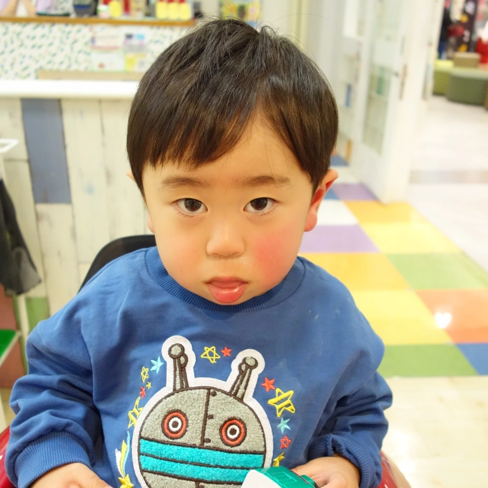 子どもの髪型　ナチュラルショート