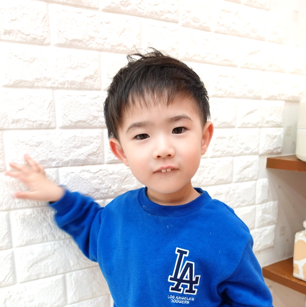 こどもの髪型　ナチュラルツーブロック