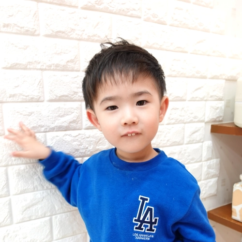 こどもの髪型　ナチュラルツーブロック