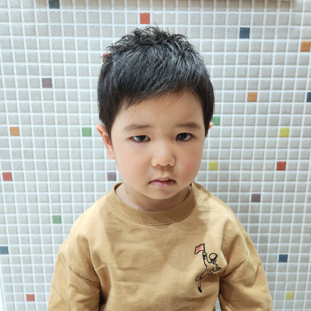 こどもの髪型　ナチュラルショート