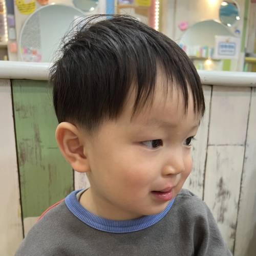 こどもの髪型　ナチュラルツーブロック